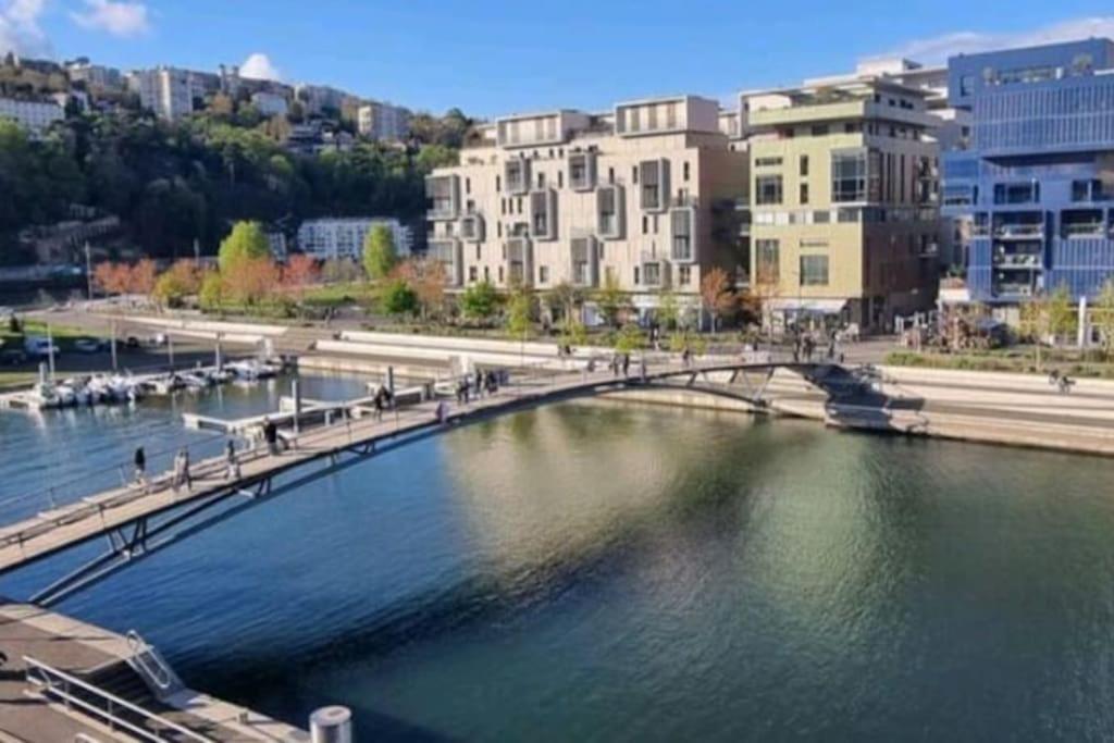 Appartement Dans Peniche Atypique Et Idyllique A Confluence Lione Esterno foto